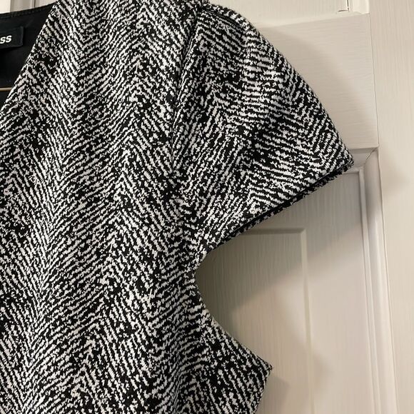 Express black/white herringbone dress sz S cap-sleeves, fully-lined, v-neck NWOT - Picture 4 of 11